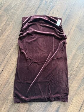 Old Navy Velvet Pencil Skirt in Wine